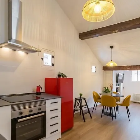 Newly Renovated Lägenhet Santander